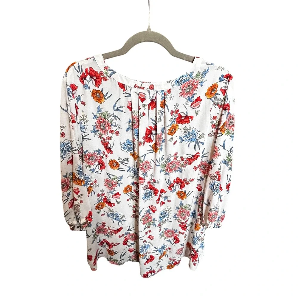 Tahari Floral Pullover Top 2X White